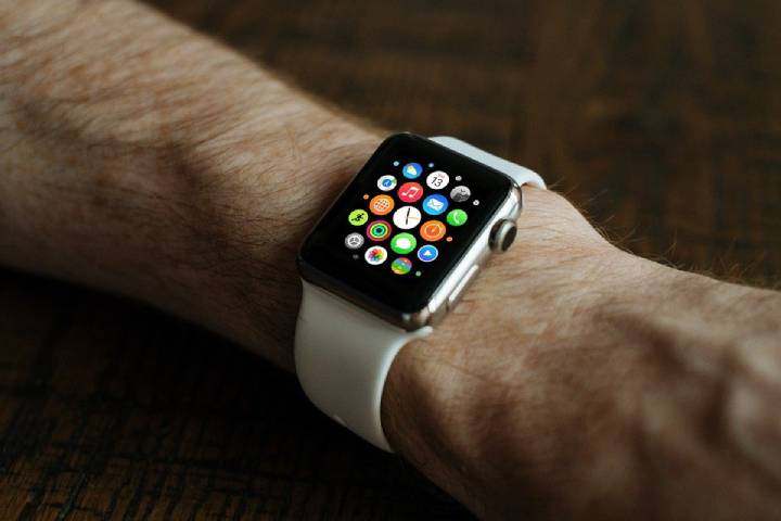 Apple Is Using Tech (Smart Watch) to Save People with Heart Conditions